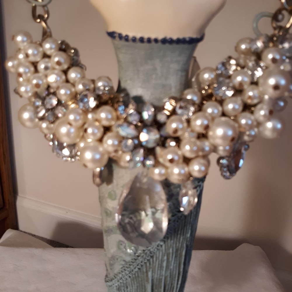 Crystal and Pearl bling necklace
